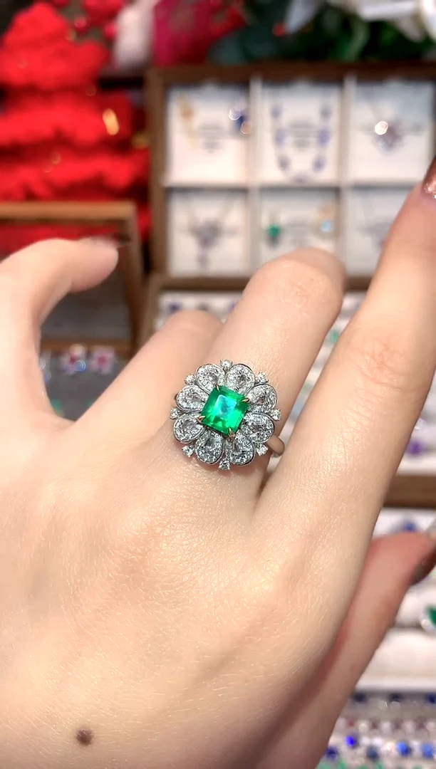 18K金镶嵌戒指祖母绿0.99ct/天然宝石/七天无理由