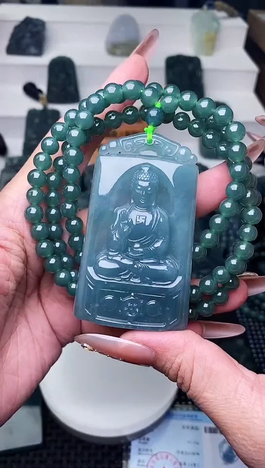 颈饰未镶嵌翡翠