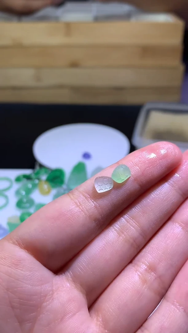 未镶嵌定制翡翠毛货