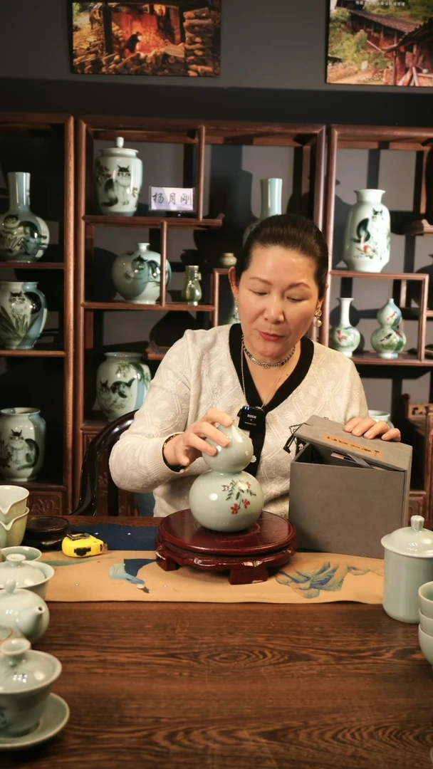 【闪购商品】釉中彩 凌霄花画 葫芦瓶B