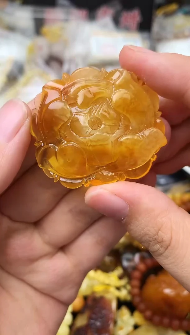 未镶嵌琥珀珠宝奇石82