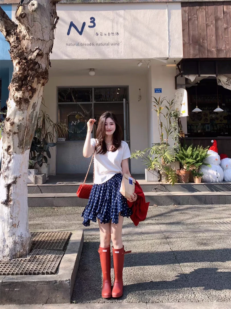 红色Polo领衬衫女春季2025新款长袖休闲独特漂亮碎花裙短裤套装