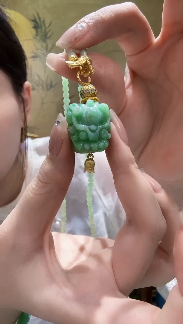 颈饰未镶嵌翡翠吊坠