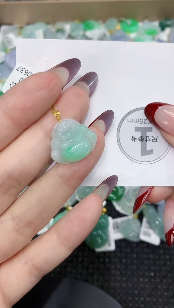 颈饰18K金镶嵌翡翠1111111111111