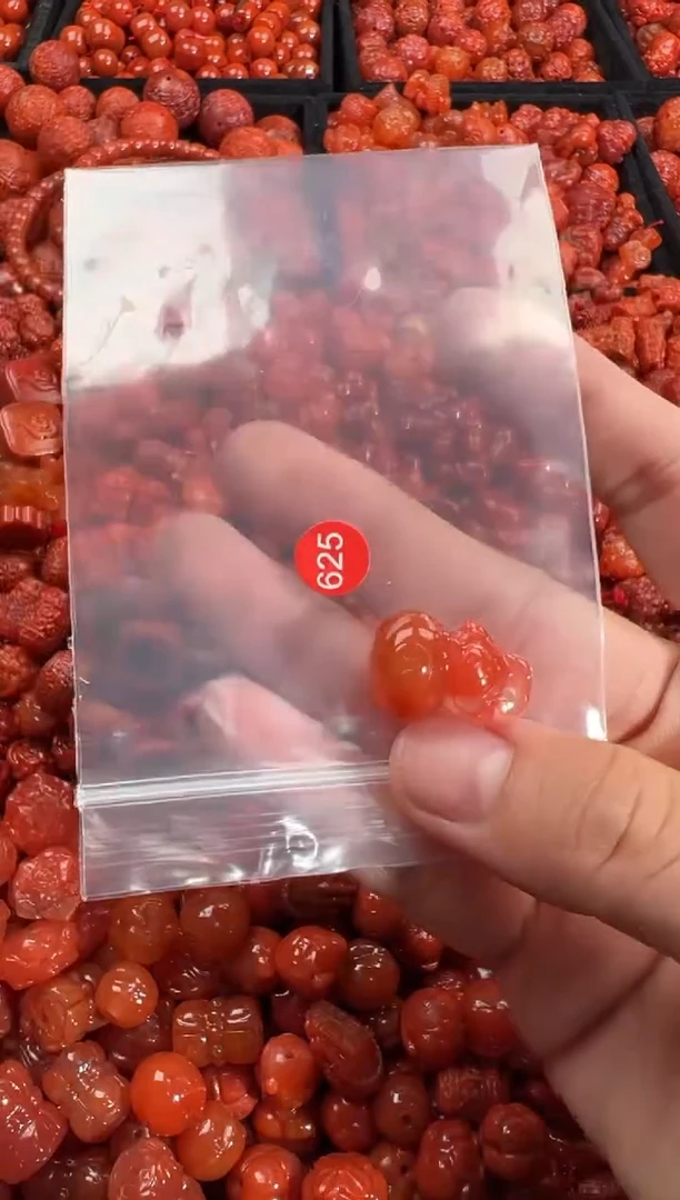 南红玛瑙未镶嵌颈饰1