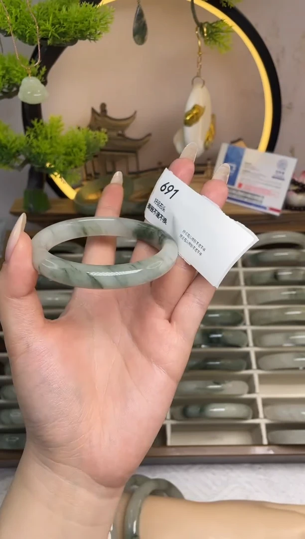 未镶嵌手镯石英质玉691瑕