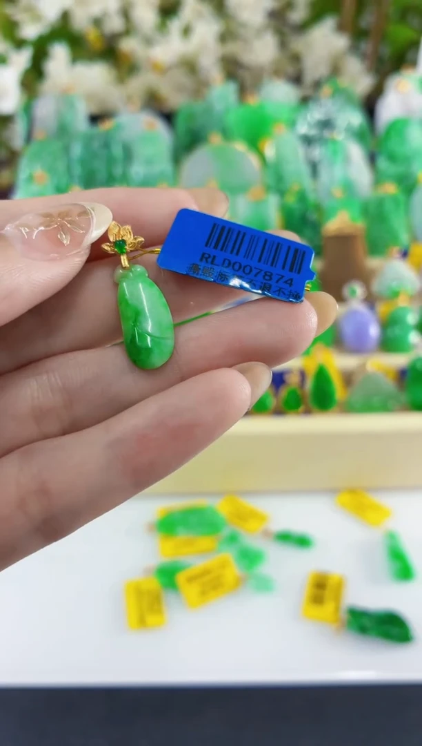 吊坠(不含链)未镶嵌翡翠挂件