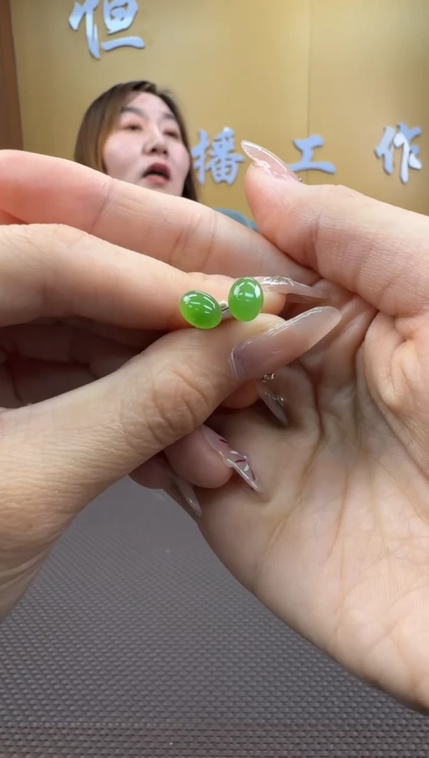 【闪购商品】和田玉耳饰18K金镶嵌一对