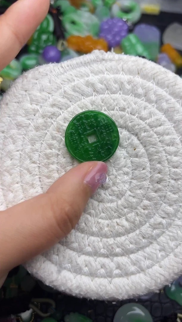 颈饰未镶嵌翡翠缅甸翡翠吊坠