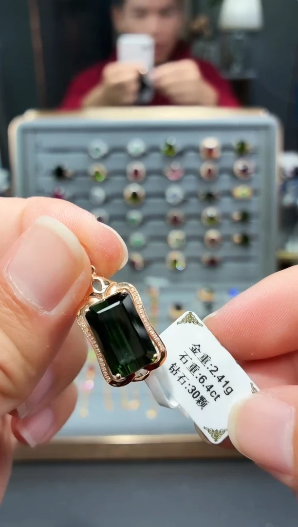 颈饰18K金镶嵌碧玺6.4..