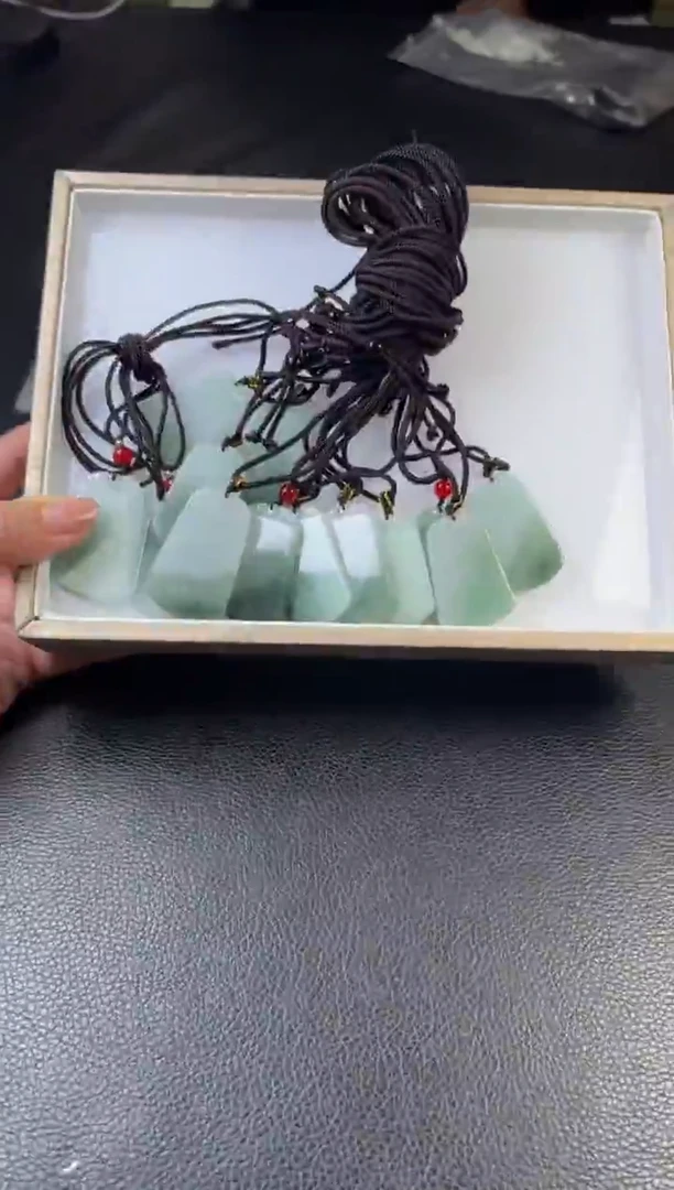 未镶嵌挂件翡翠多样性发一件R703108