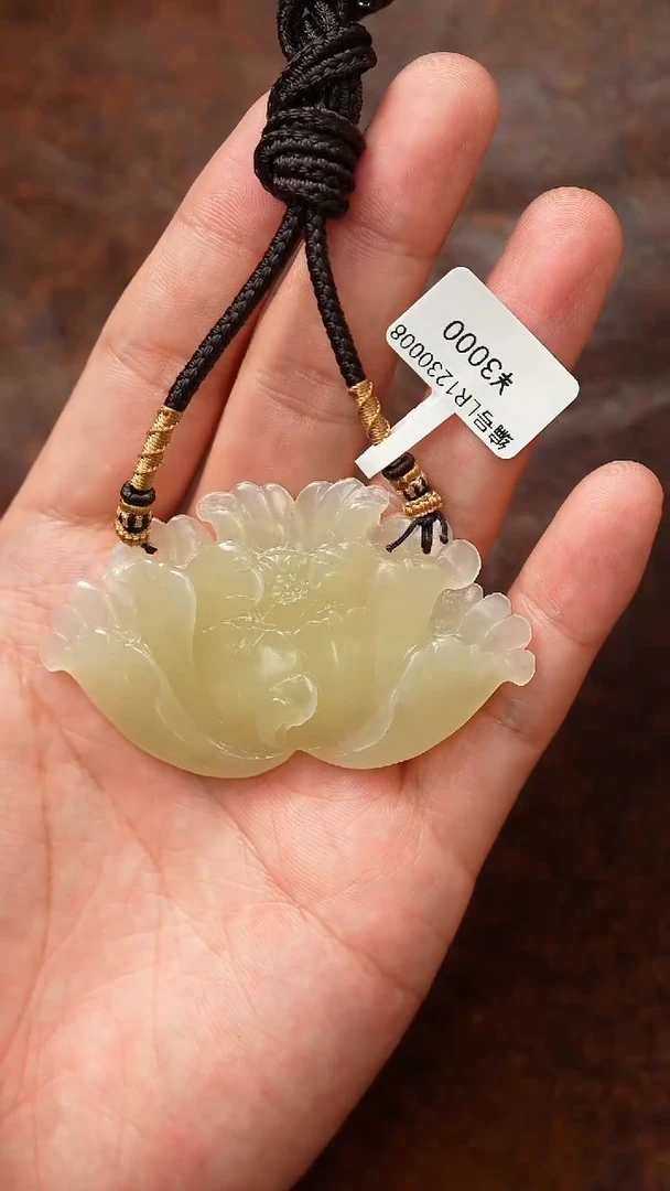 颈饰未镶嵌和田玉吊坠 LR