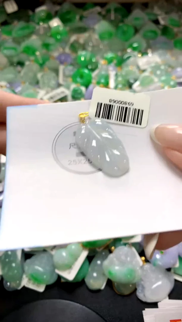 翡翠18K金镶嵌颈饰1111111111111111