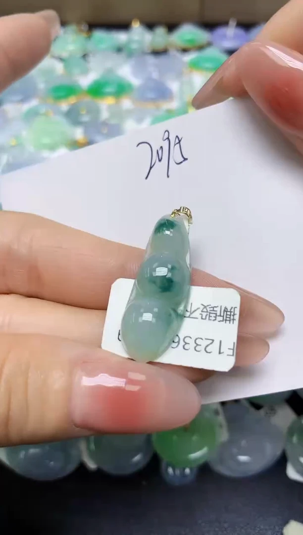 翡翠18K金镶嵌颈饰 天然缅甸翡翠A货