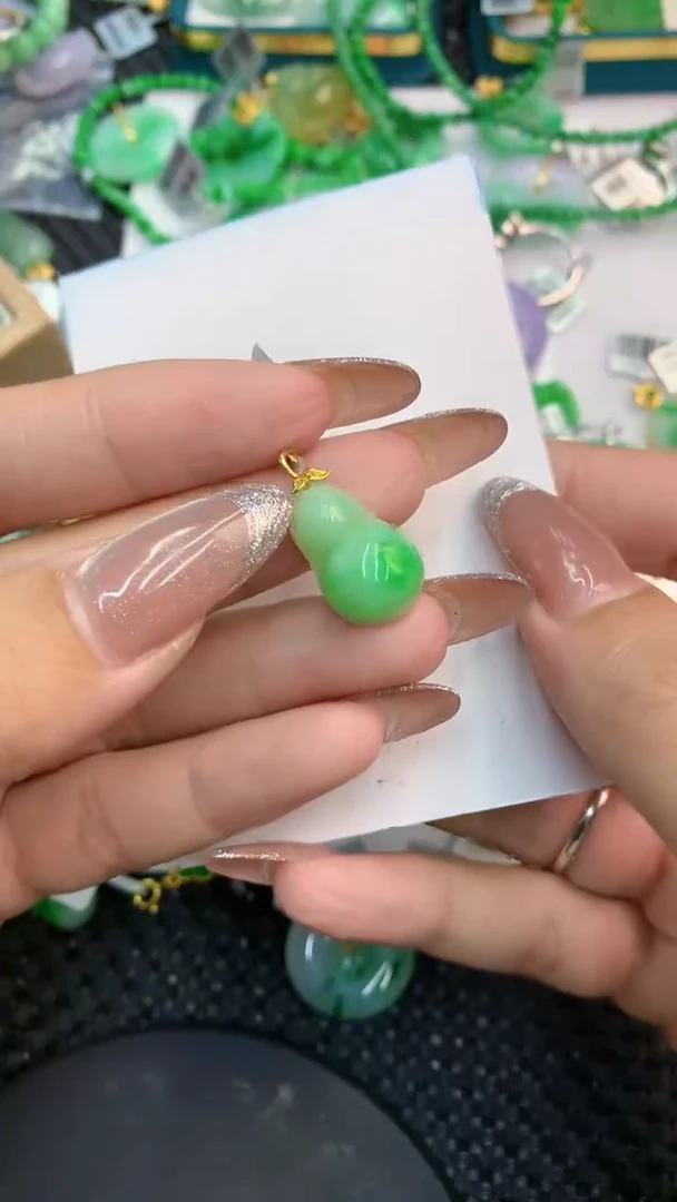 颈饰18K金镶嵌翡翠1