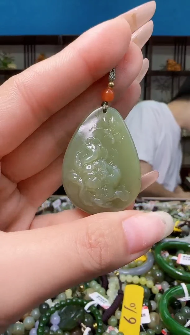 颈饰未镶嵌和田玉1