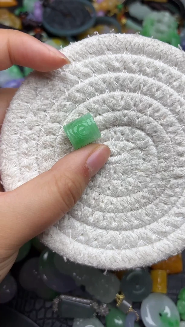 颈饰未镶嵌翡翠缅甸翡翠吊坠