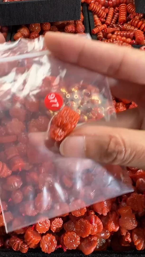 【闪购商品】南红玛瑙颈饰未镶嵌1