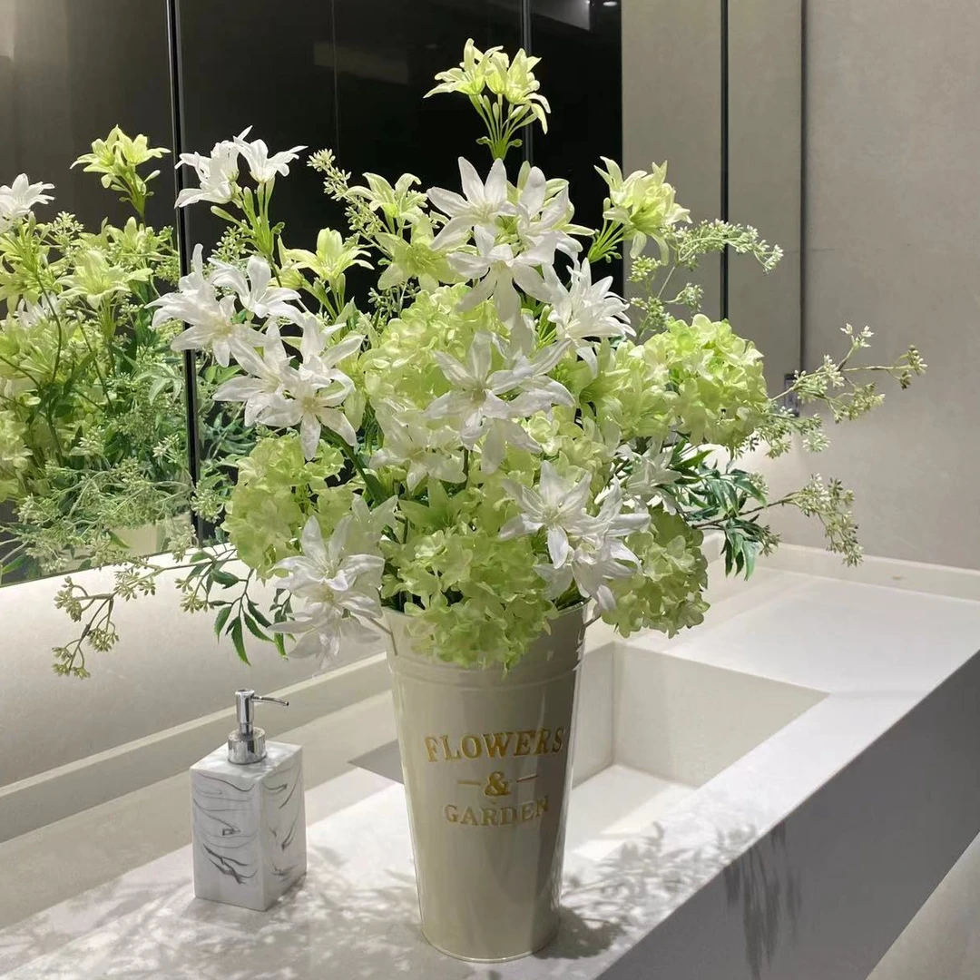 甜美的浅绿色百合和浅色雪球的碰撞大份的春色仿真花