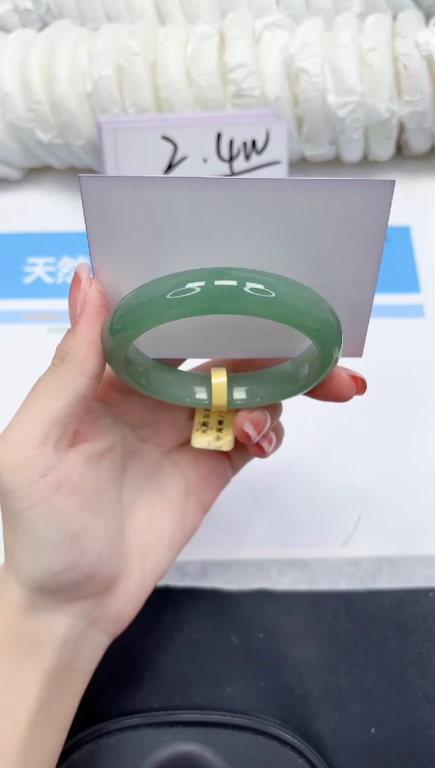未镶嵌手镯石英质玉147-56-仪式感