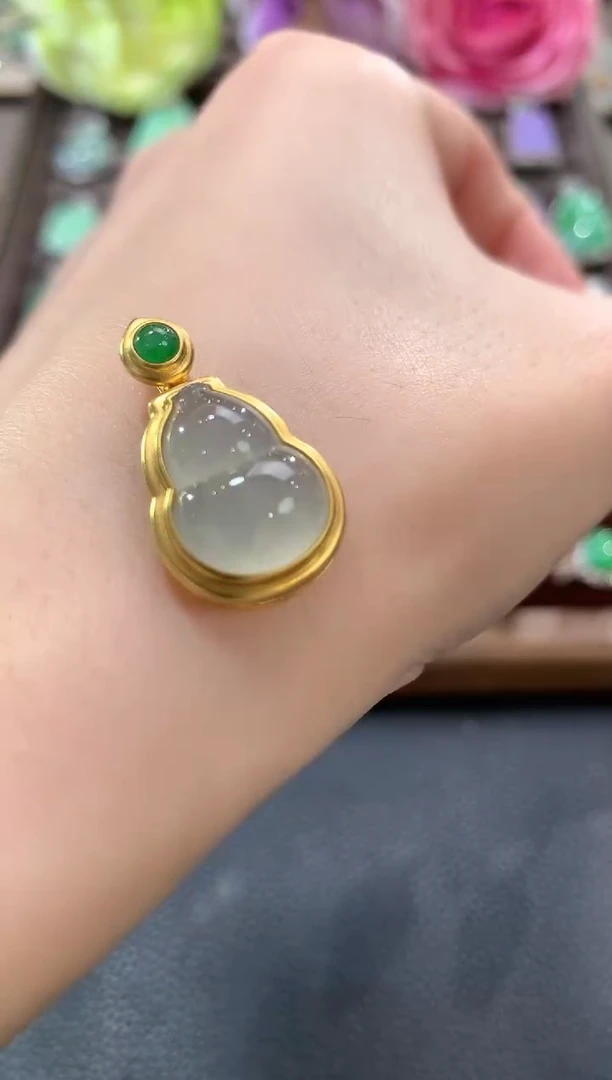 吊坠(不含链)18K金镶嵌翡翠a71