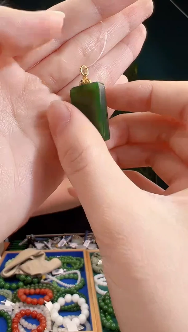 颈饰未镶嵌和田玉一物一证 拍一单发一个