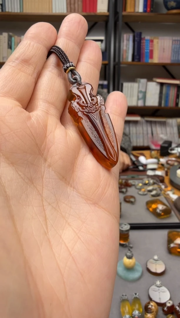 【闪购商品】琥珀颈饰未镶嵌仿古剑吊坠
