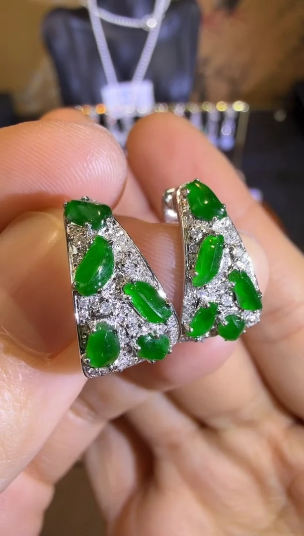 【闪购商品】翡翠耳饰18K金镶嵌满绿蛋面耳包