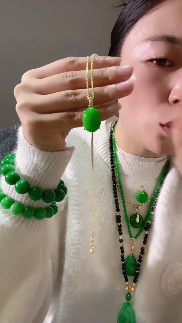 吊坠(不含链)未镶嵌石英质玉四爪绿蛋面