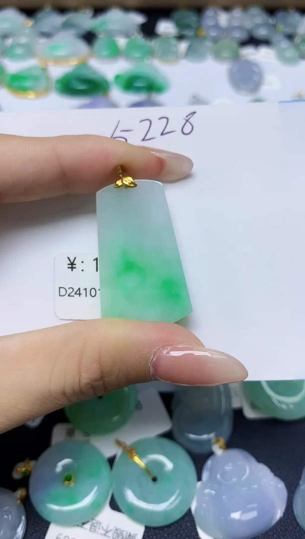翡翠18K金镶嵌颈饰天然缅甸翡翠A货