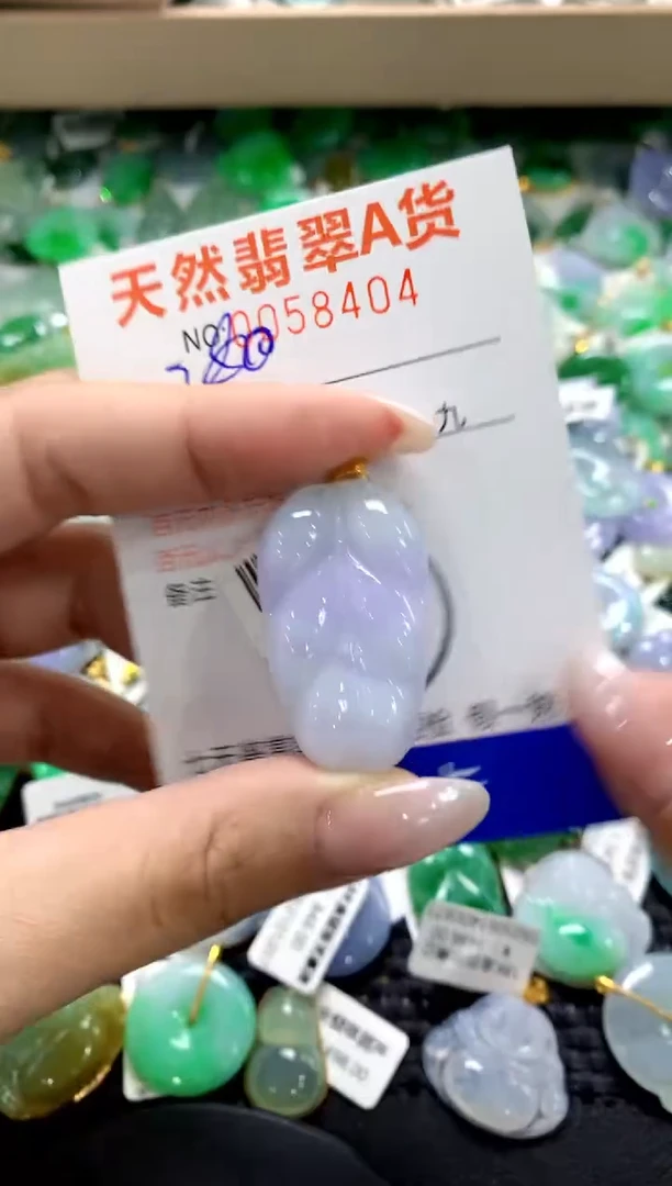 翡翠18K金镶嵌颈饰1111111111111111