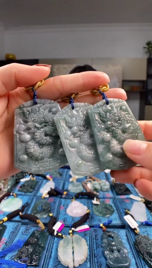 颈饰未镶嵌翡翠 多样性发其一