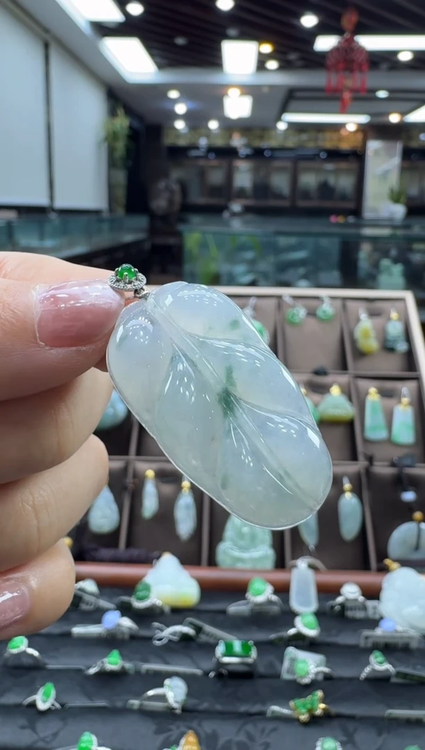 颈饰18K金镶嵌翡翠S叶子