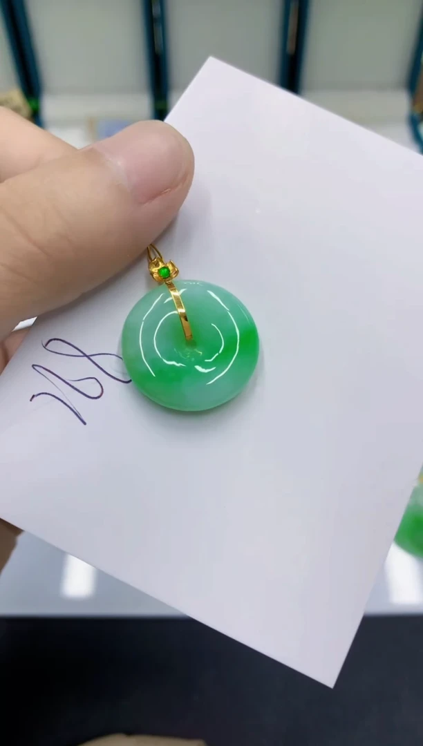 颈饰18K金镶嵌翡翠翡翠