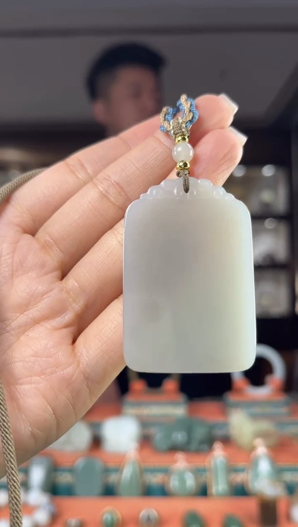 颈饰未镶嵌和田玉佩佩