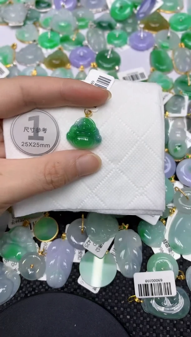 翡翠18K金镶嵌颈饰111111111