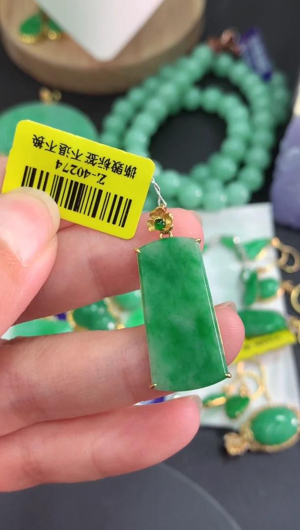 颈饰未镶嵌翡翠挂件