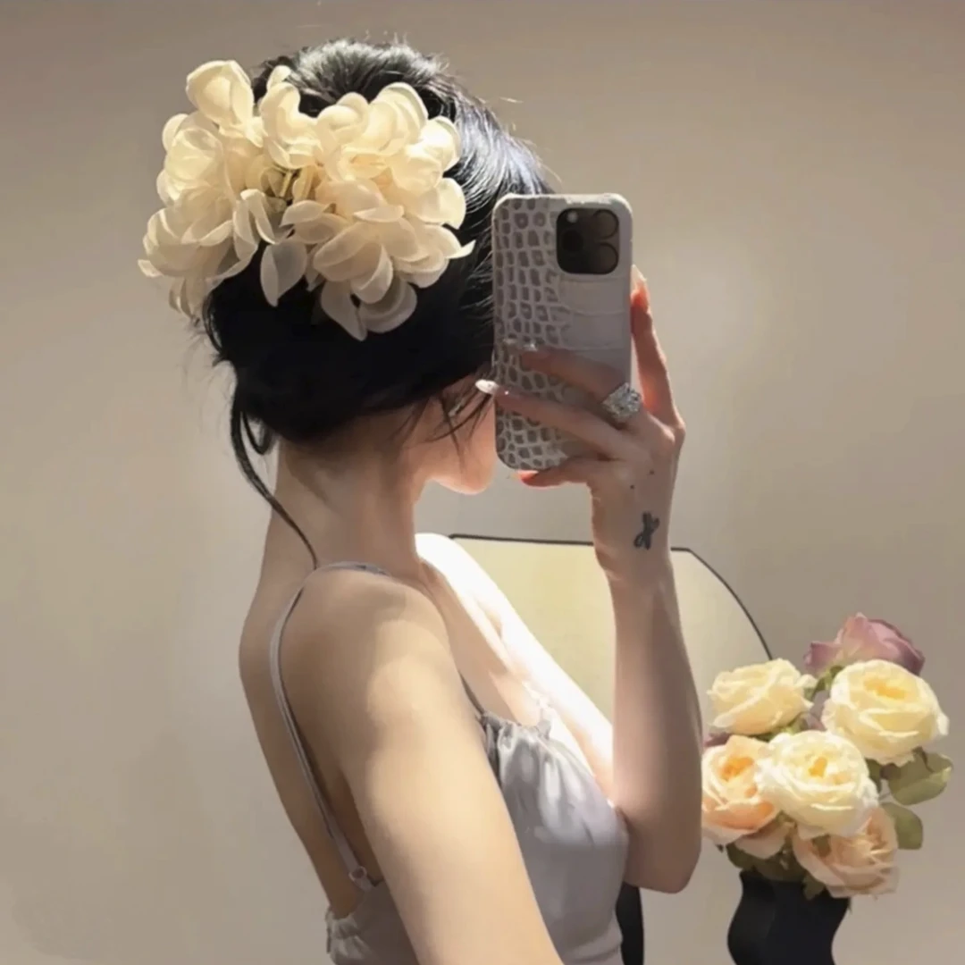 洋洋优选-法式氛围感超仙立体花朵后脑勺盘发鲨鱼齿抓夹女YY71218