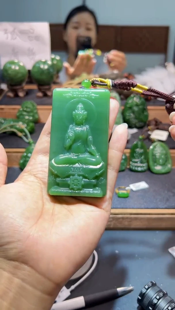 颈饰未镶嵌和田玉（碧玉）1