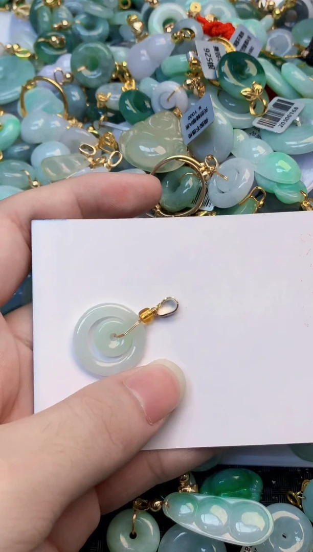 翡翠未镶嵌吊坠(不含链)1