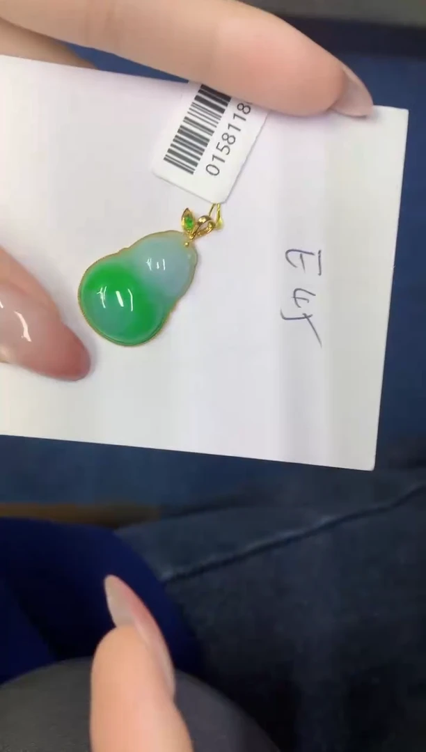 翡翠18K金镶嵌颈饰缅甸天然翡翠A货