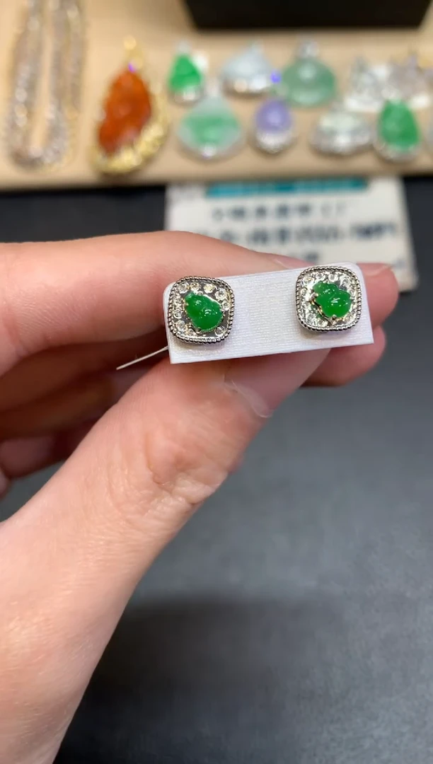 【闪购商品】翡翠耳饰18K金镶嵌葫芦【无服务费】