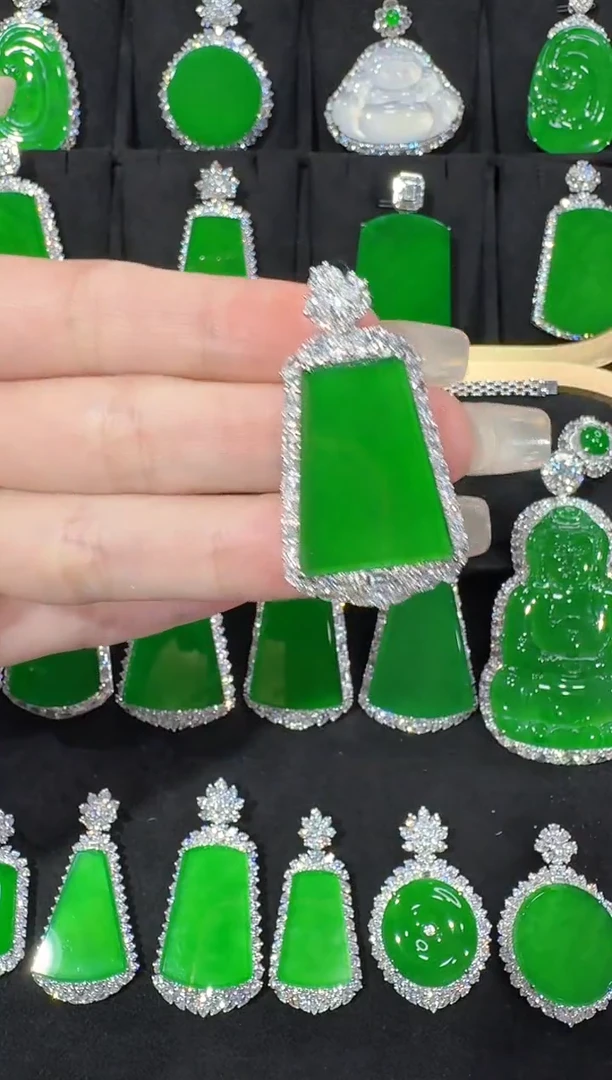 颈饰18K金镶嵌翡翠无事牌天然A货翡翠72h鉴赏期