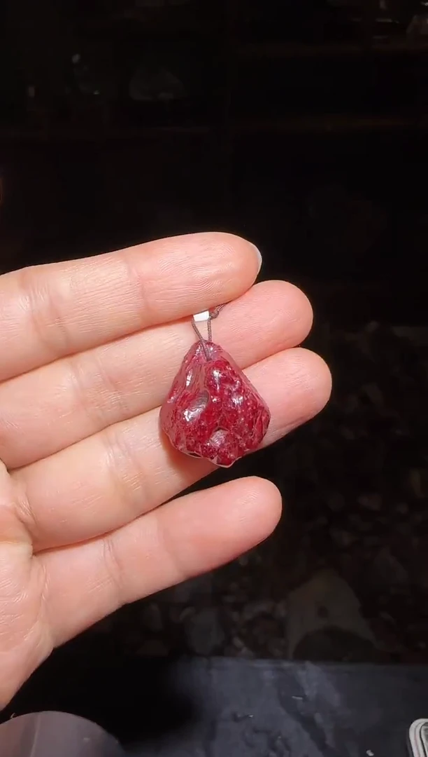 天然辰砂无根砂吊坠