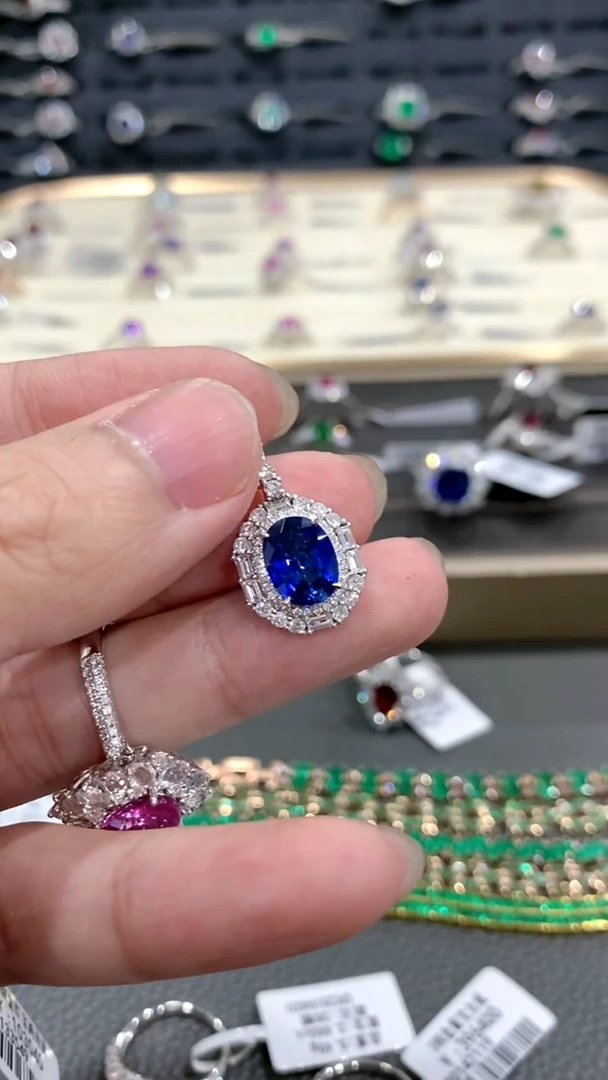 吊坠蓝宝石18K金镶嵌·