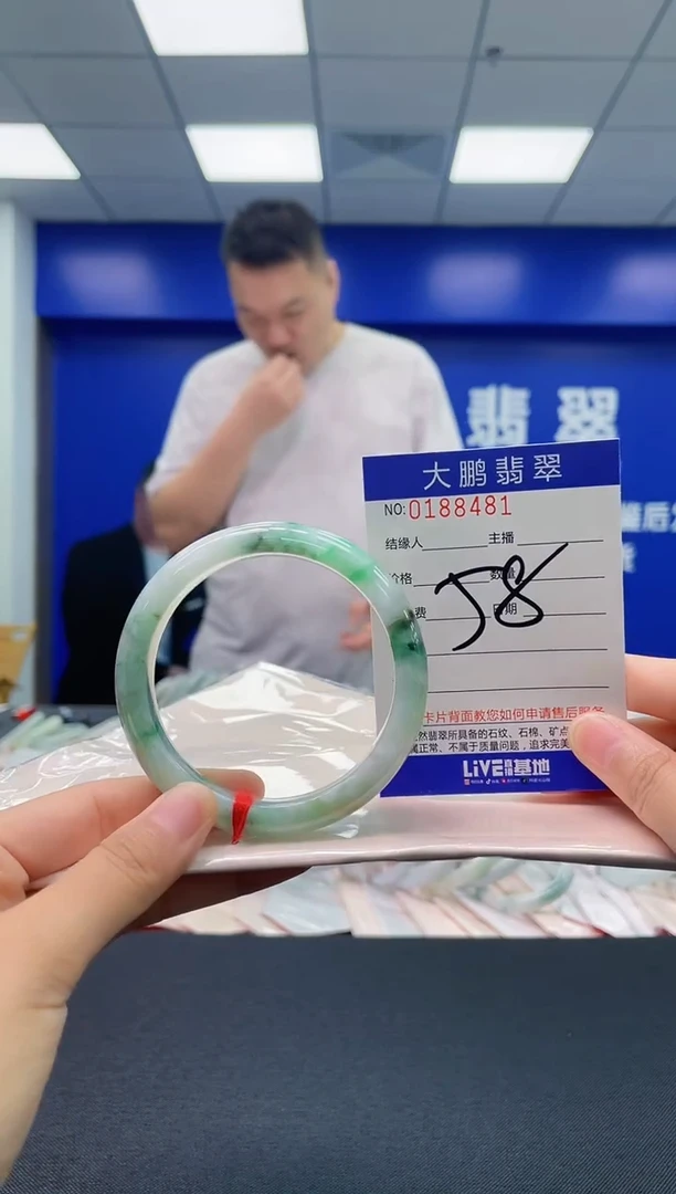 翡翠手镯未镶嵌AAAAAAAAAAAA