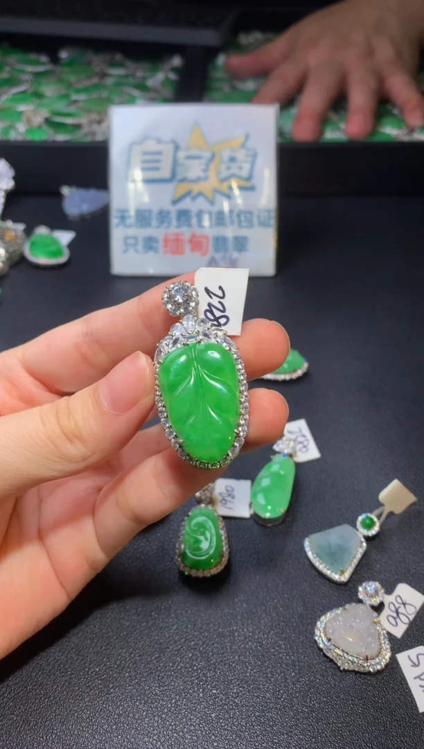 翡翠银S925镶嵌颈饰翡翠