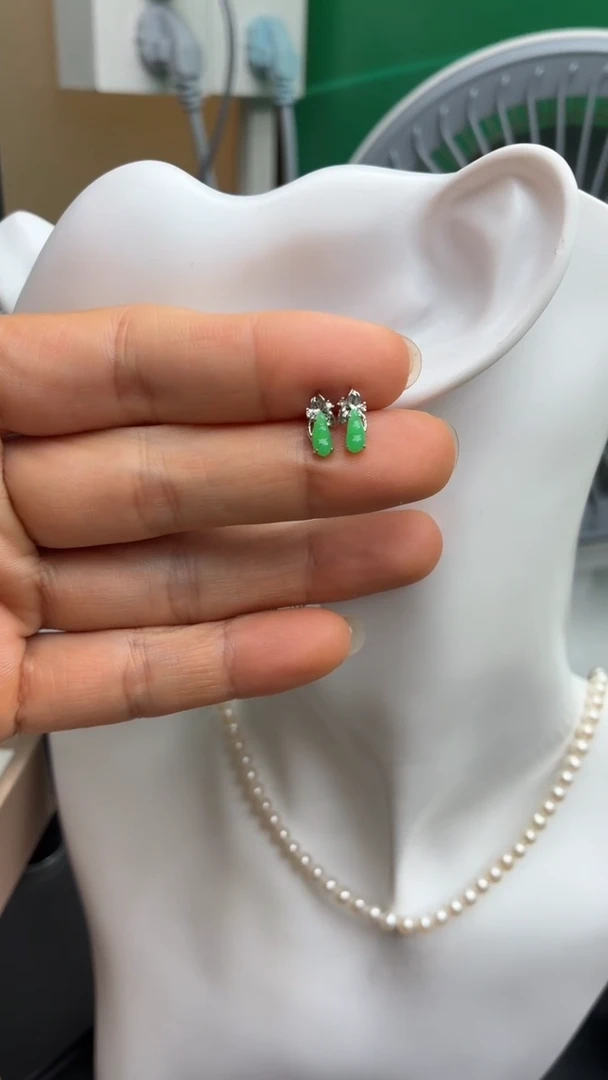 颈饰18K金镶嵌翡翠天然翡翠A货