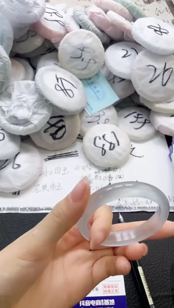 未镶嵌手镯石英质玉228-54