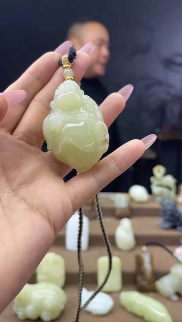 颈饰未镶嵌和田玉1